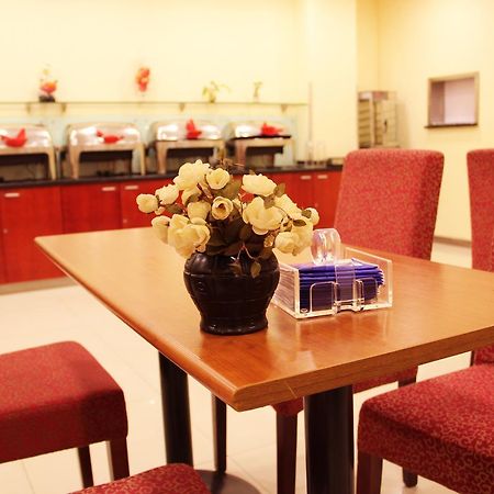 Hanting Express Shanghai Zhabei Park Branch Kültér fotó